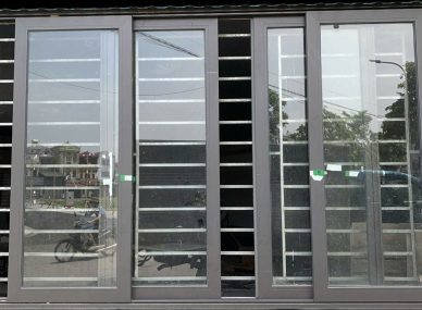Có nên tự tháo cửa cũ trước khi bán không?